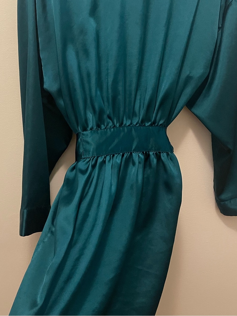 Victoria's Secret Dark Green Satin Short Kimono Robe with Waist Tie - Picture 6 of 8